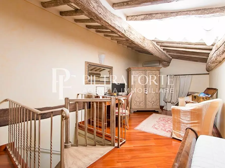 Immagine 105 di Casa colonica in vendita  a Pietrasanta