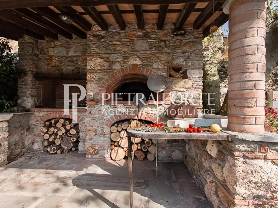 Immagine 77 di Casa colonica in vendita  a Pietrasanta