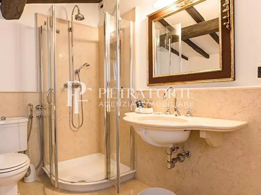 Immagine 93 di Casa colonica in vendita  a Pietrasanta