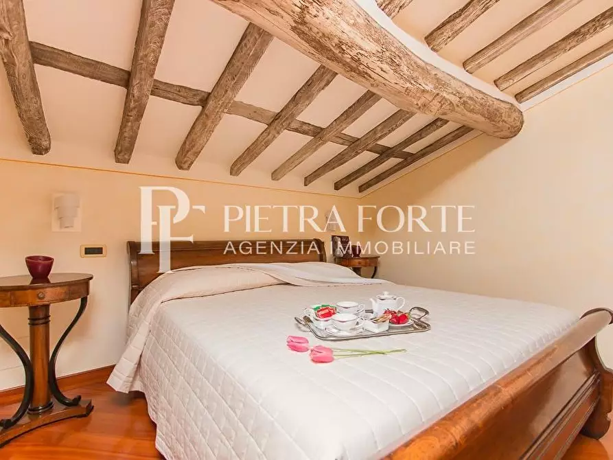 Immagine 23 di Casa colonica in vendita  a Pietrasanta