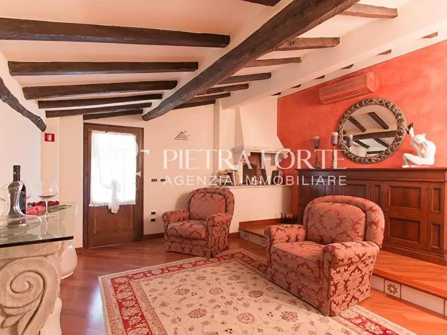 Immagine 95 di Casa colonica in vendita  a Pietrasanta