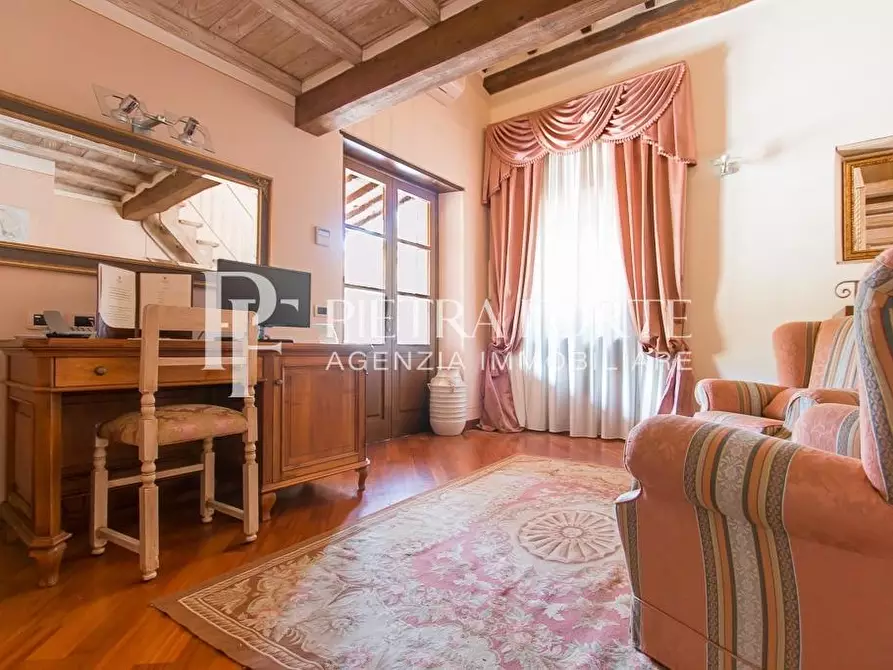 Immagine 71 di Casa colonica in vendita  a Pietrasanta