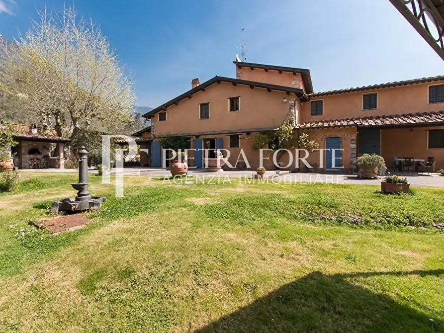 Immagine 65 di Casa colonica in vendita  a Pietrasanta