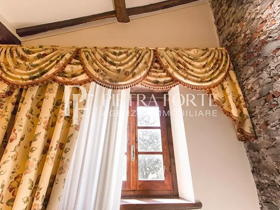 Immagine 98 di Casa colonica in vendita  a Pietrasanta