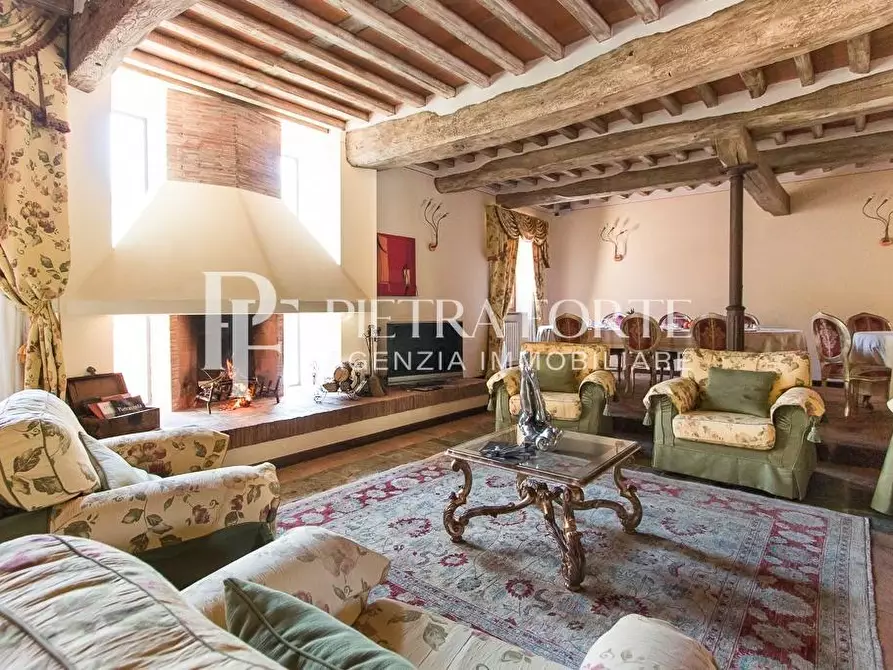 Immagine 75 di Casa colonica in vendita  a Pietrasanta