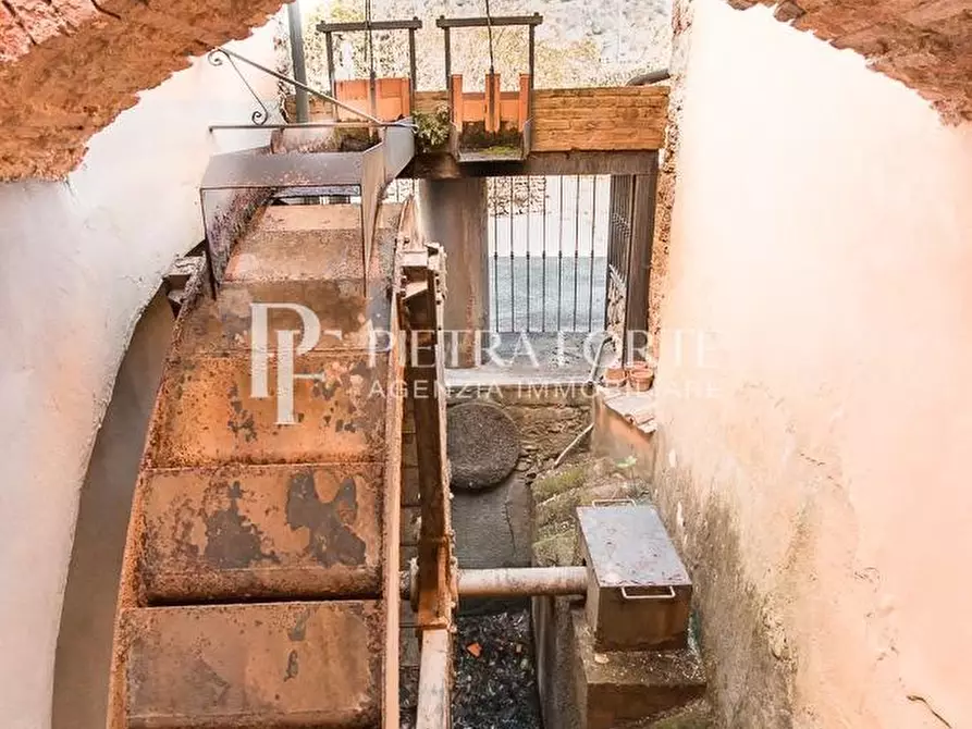 Immagine 94 di Casa colonica in vendita  a Pietrasanta