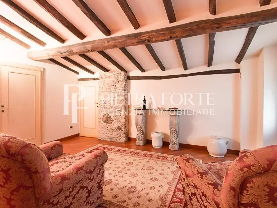 Immagine 92 di Casa colonica in vendita  a Pietrasanta
