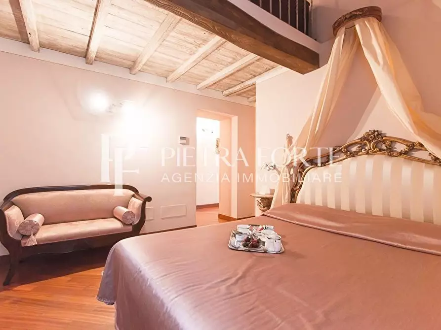 Immagine 70 di Casa colonica in vendita  a Pietrasanta