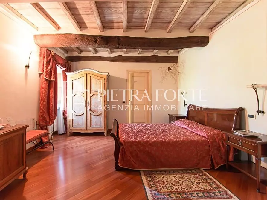 Immagine 56 di Casa colonica in vendita  a Pietrasanta