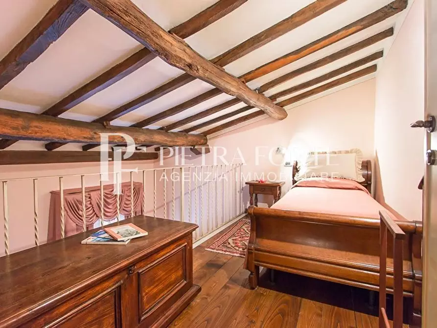 Immagine 42 di Casa colonica in vendita  a Pietrasanta