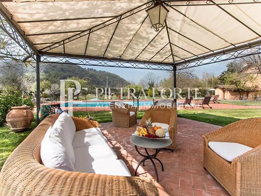Immagine 61 di Casa colonica in vendita  a Pietrasanta