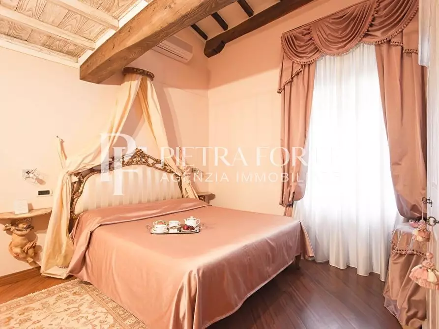 Immagine 22 di Casa colonica in vendita  a Pietrasanta