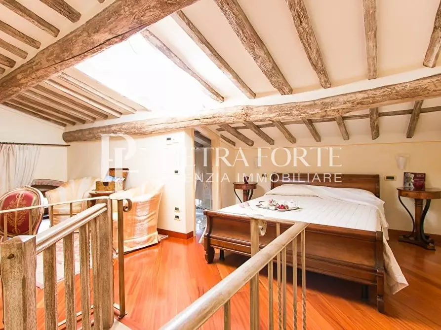 Immagine 49 di Casa colonica in vendita  a Pietrasanta