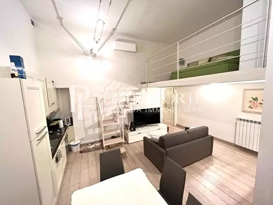 Immagine 3 di Appartamento in vendita  a Viareggio