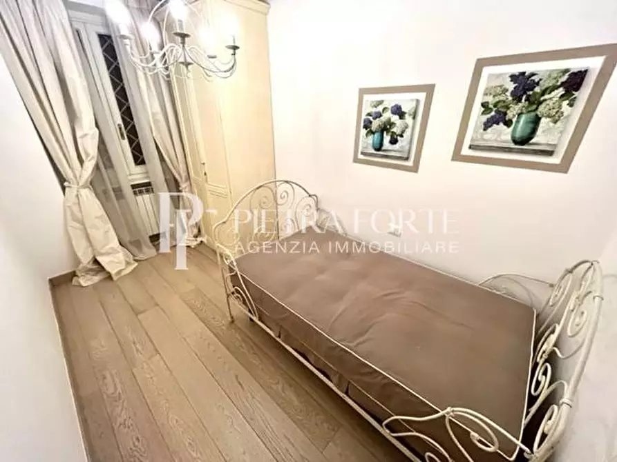 Immagine 9 di Appartamento in vendita  a Viareggio