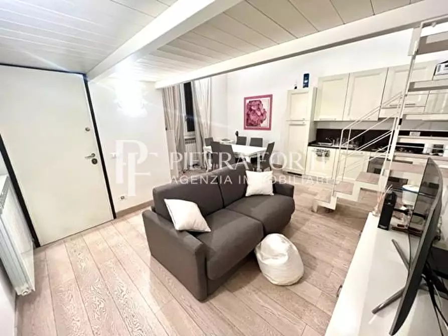 Immagine 2 di Appartamento in vendita  a Viareggio