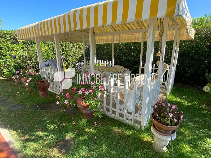 Immagine 11 di Appartamento in vendita  a Massa