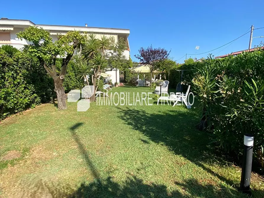 Immagine 10 di Appartamento in vendita  a Massa