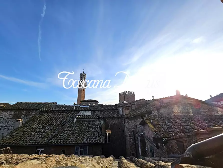 Immagine 15 di Mansarda in vendita  a Siena