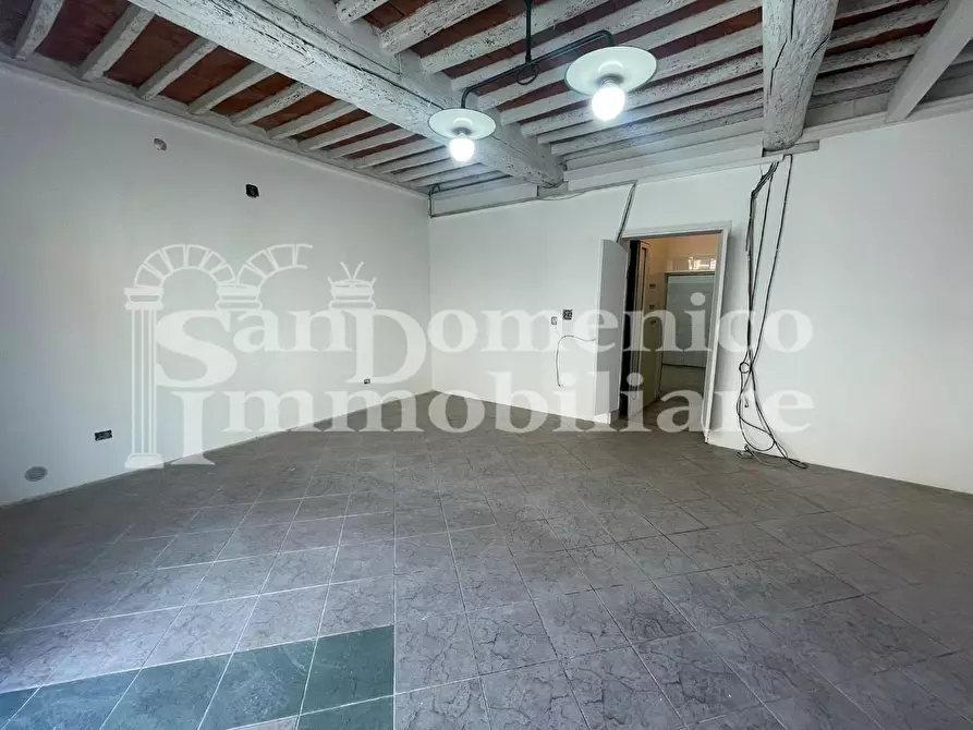 Immagine 4 di Negozio in affitto  a Cascina