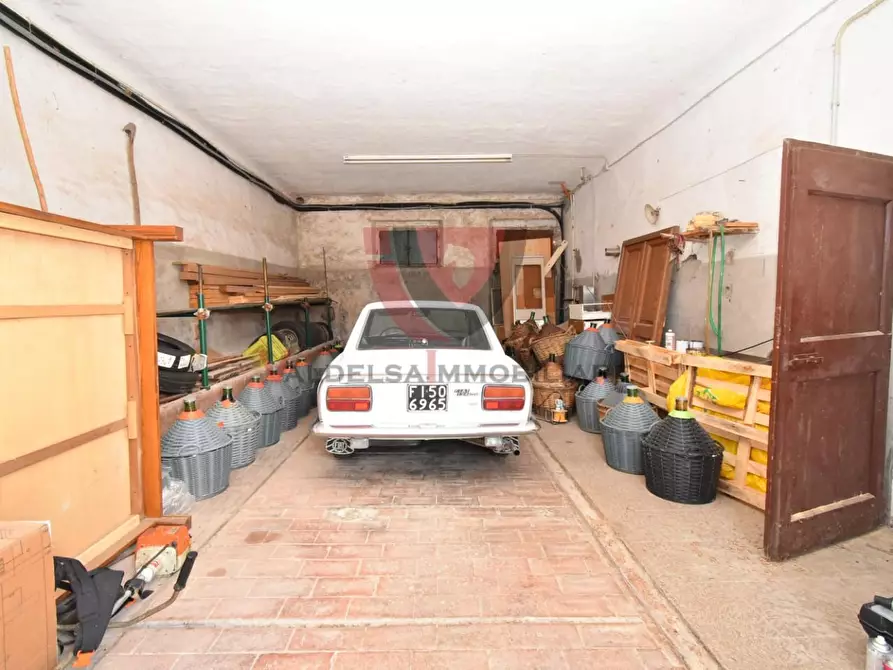 Immagine 37 di Villa in vendita  a Castellina In Chianti