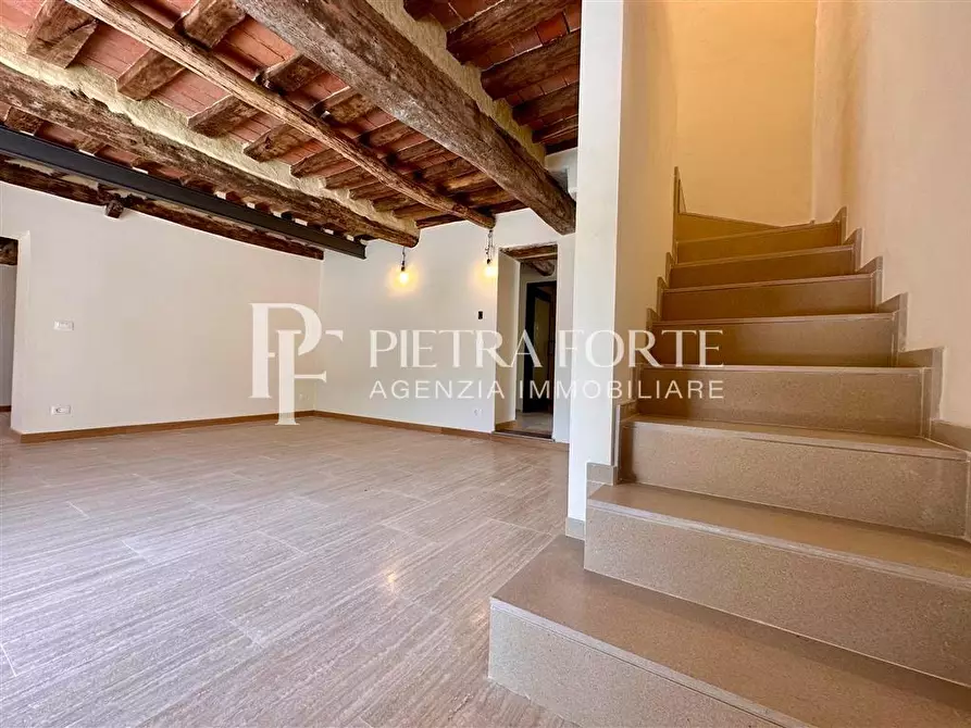Immagine 15 di Rustico / casale in vendita  a Pietrasanta