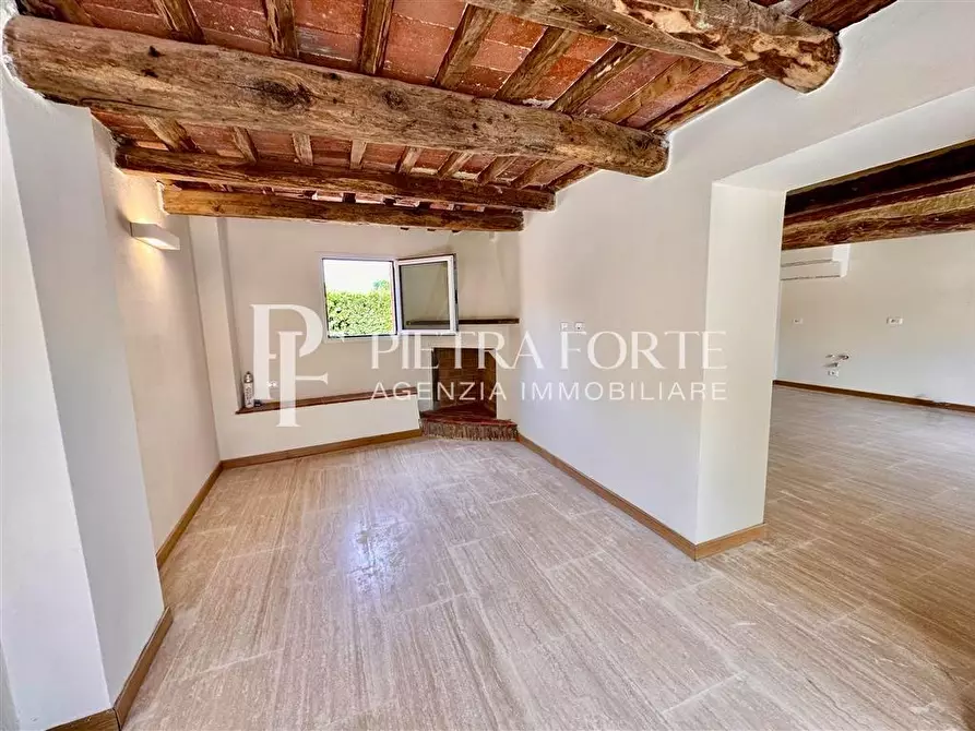 Immagine 18 di Rustico / casale in vendita  a Pietrasanta