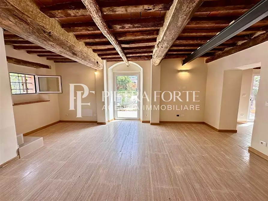 Immagine 17 di Rustico / casale in vendita  a Pietrasanta