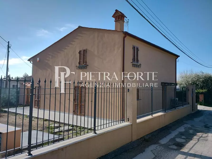 Immagine 2 di Rustico / casale in vendita  a Pietrasanta