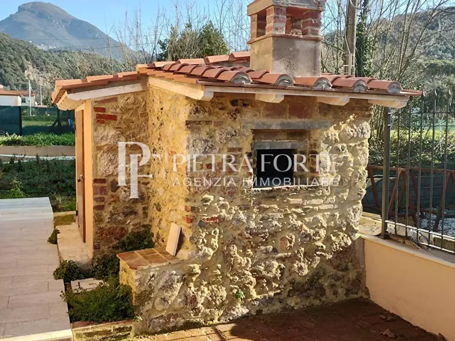Immagine 4 di Rustico / casale in vendita  a Pietrasanta