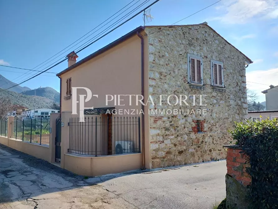 Immagine 3 di Rustico / casale in vendita  a Pietrasanta