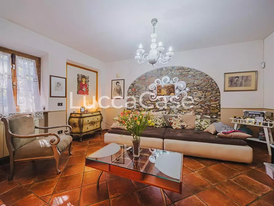 Immagine 9 di Rustico / casale in vendita  a Capannori