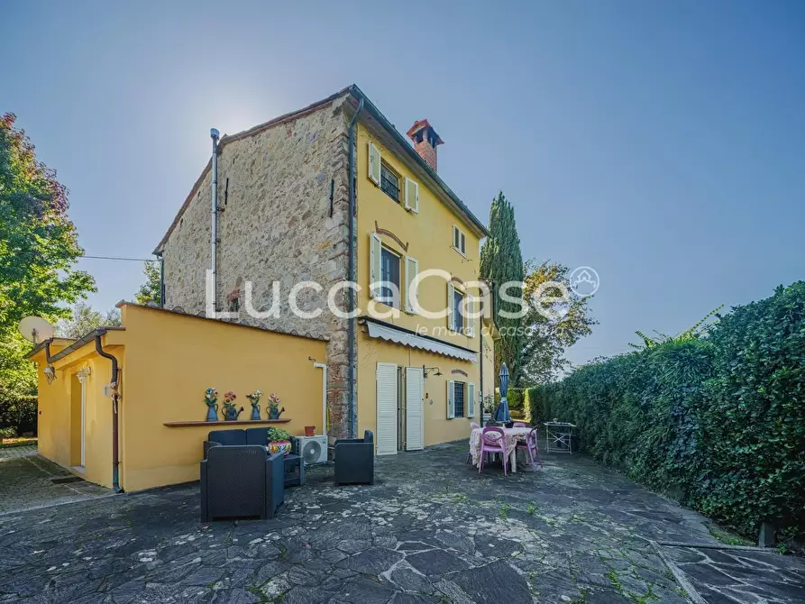 Immagine 51 di Rustico / casale in vendita  a Capannori
