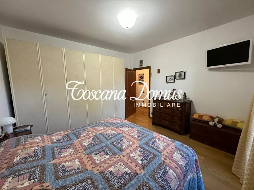 Immagine 11 di Appartamento in vendita  a Siena