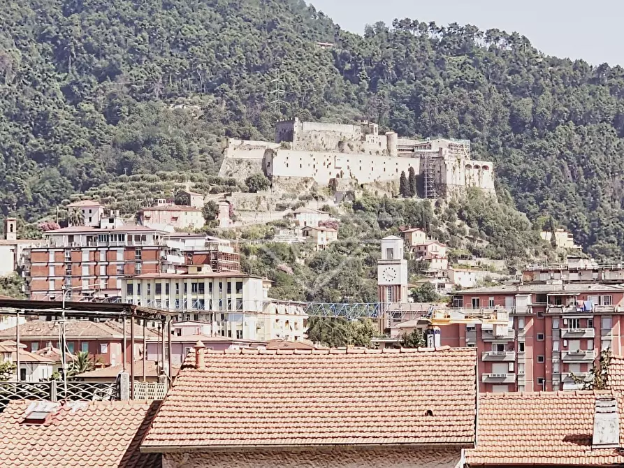 Immagine 1 di Casa semindipendente in vendita  a Massa