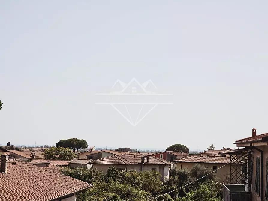 Immagine 19 di Casa semindipendente in vendita  a Massa
