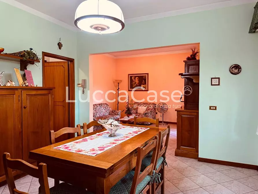 Immagine 10 di Villa in vendita  a Capannori
