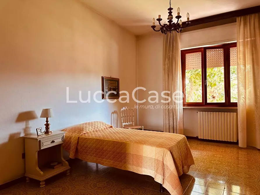 Immagine 15 di Villa in vendita  a Capannori