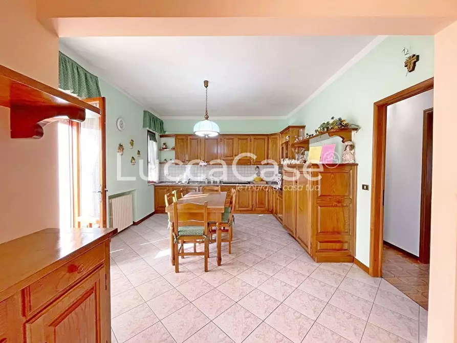 Immagine 7 di Villa in vendita  a Capannori