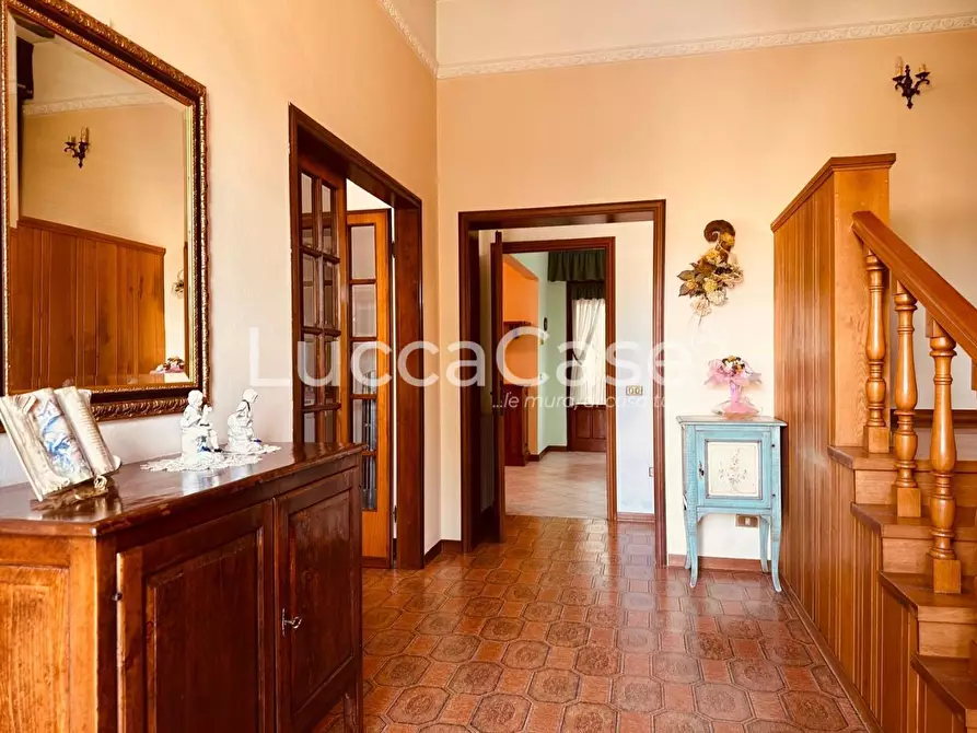 Immagine 5 di Villa in vendita  a Capannori