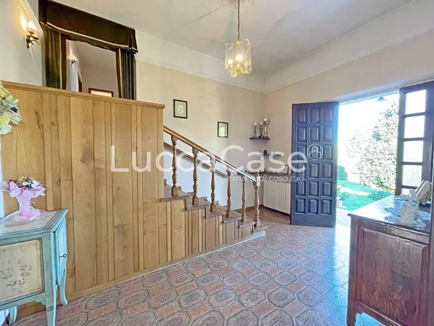 Immagine 11 di Villa in vendita  a Capannori