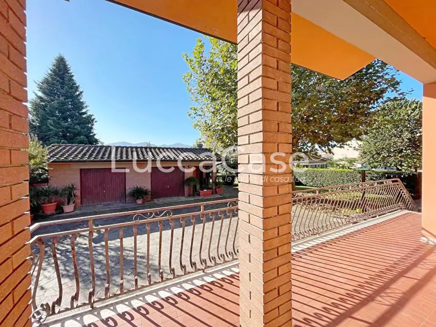 Immagine 31 di Villa in vendita  a Capannori