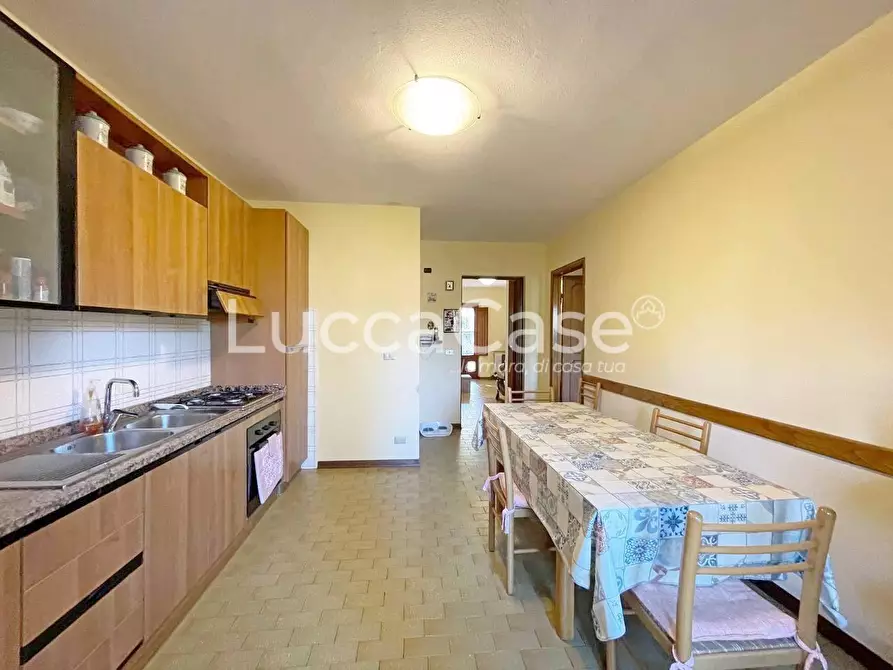 Immagine 27 di Villa in vendita  a Capannori