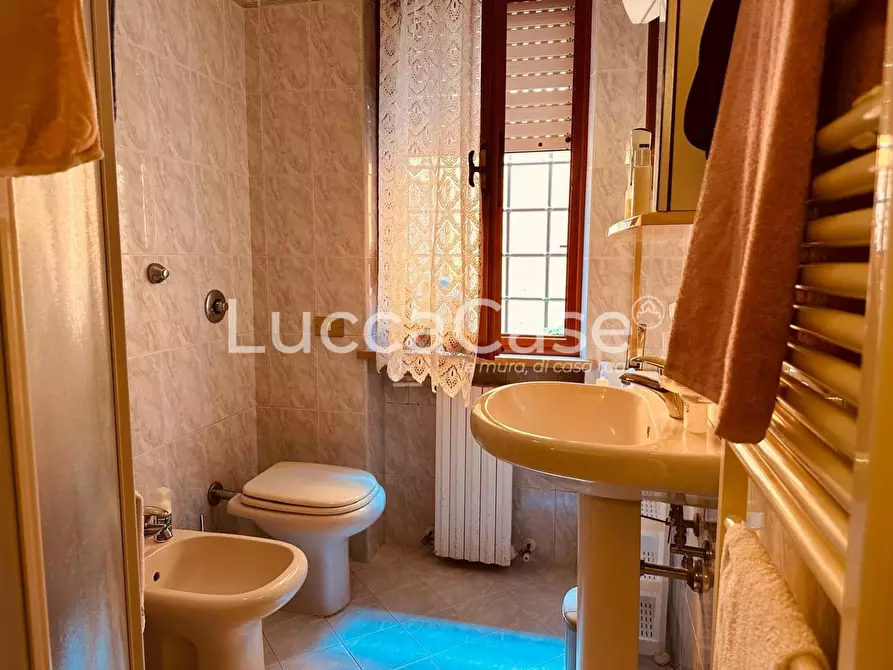 Immagine 25 di Villa in vendita  a Capannori