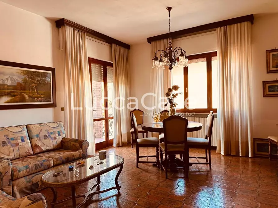 Immagine 8 di Villa in vendita  a Capannori