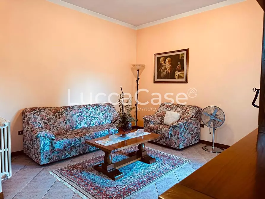 Immagine 9 di Villa in vendita  a Capannori