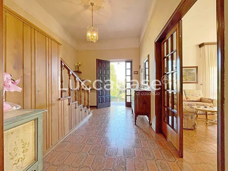 Immagine 3 di Villa in vendita  a Capannori