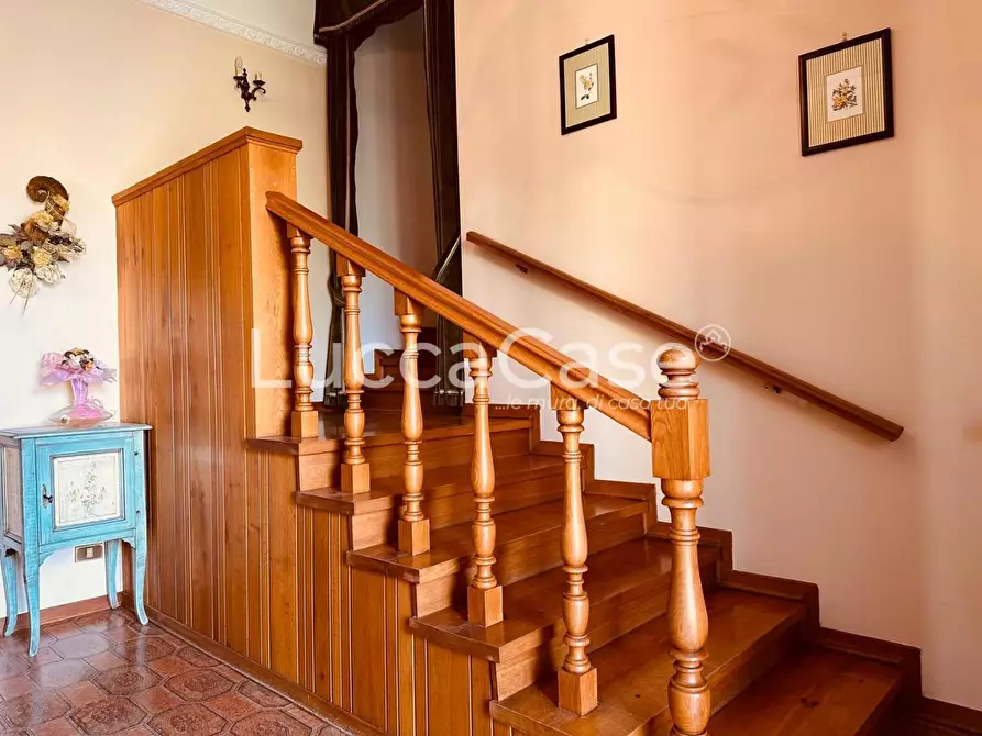 Immagine 6 di Villa in vendita  a Capannori
