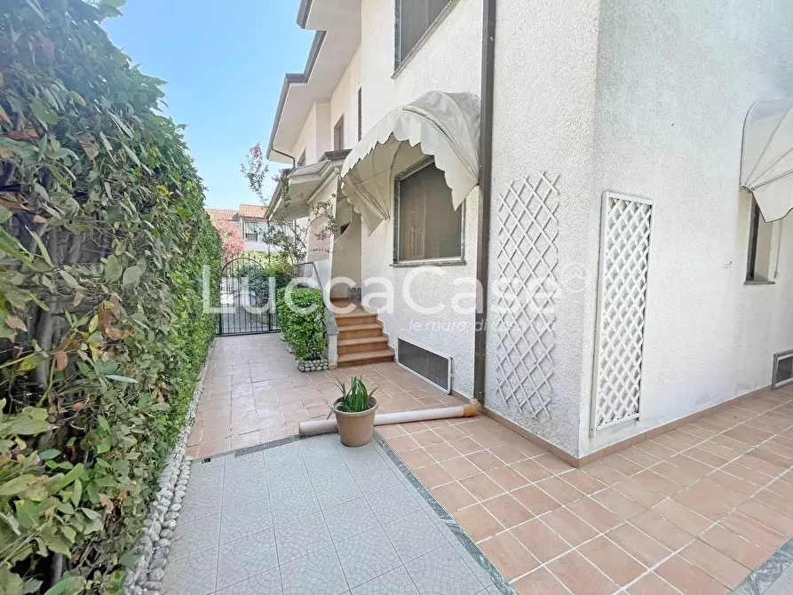 Immagine 20 di Casa quadrifamiliare in vendita  a Viareggio