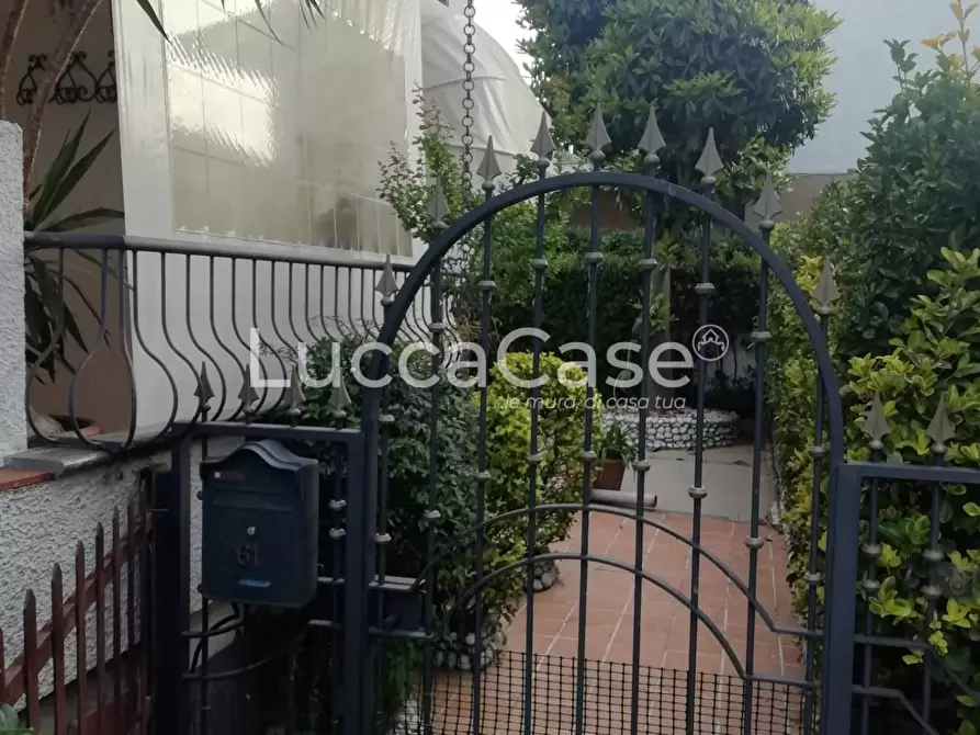 Immagine 23 di Casa quadrifamiliare in vendita  a Viareggio